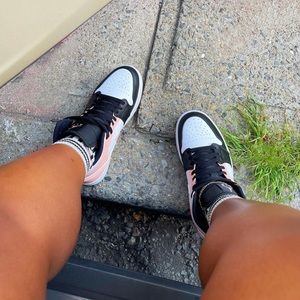 Air Jordan 1’s Crimson Tint